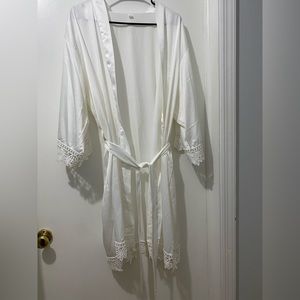 White Robe with Lace Detail XXL/XXXL